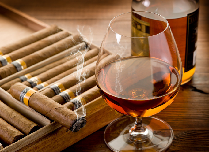 煙酒非一家，為何常同席——論“非遺孤鸞”與中國式宴席里的“暗社會(huì)表演”？